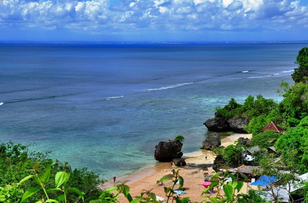  PLN Beri Bantuan Rp660 Juta di Objek Wisata Pantai Panjang